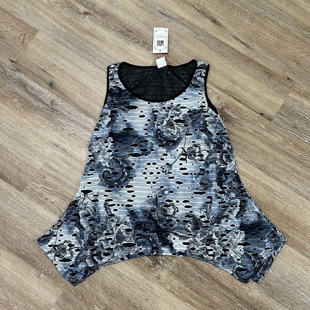 NWT lida collection tank top. Size small/medium